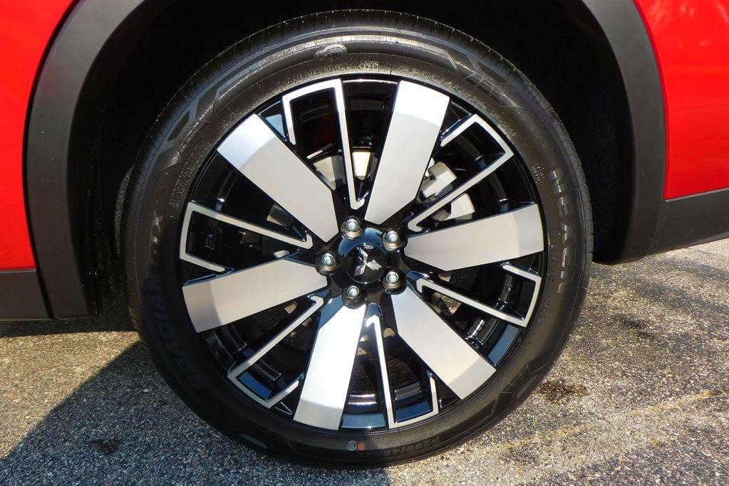 new 2025 Mitsubishi Outlander car, priced at $37,595