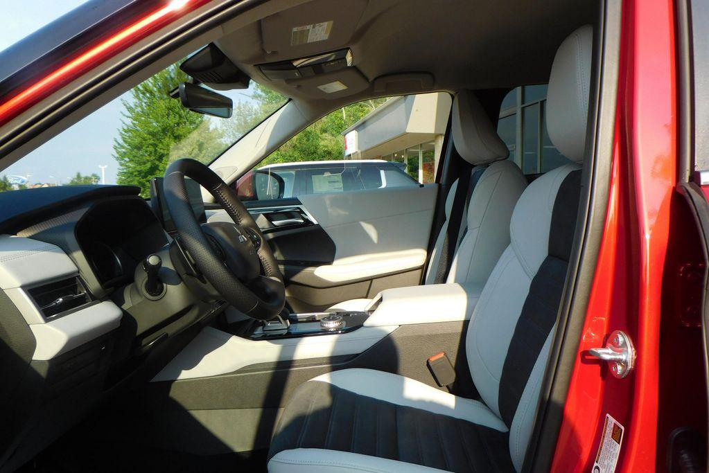 new 2025 Mitsubishi Outlander car, priced at $37,595