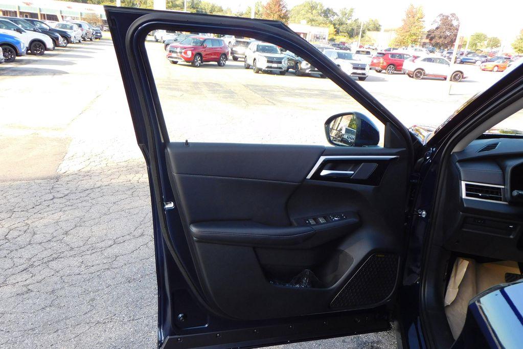 new 2025 Mitsubishi Outlander car, priced at $40,155