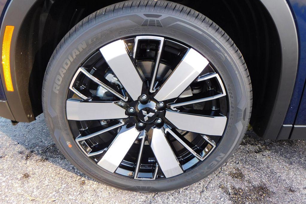 new 2025 Mitsubishi Outlander car, priced at $40,155