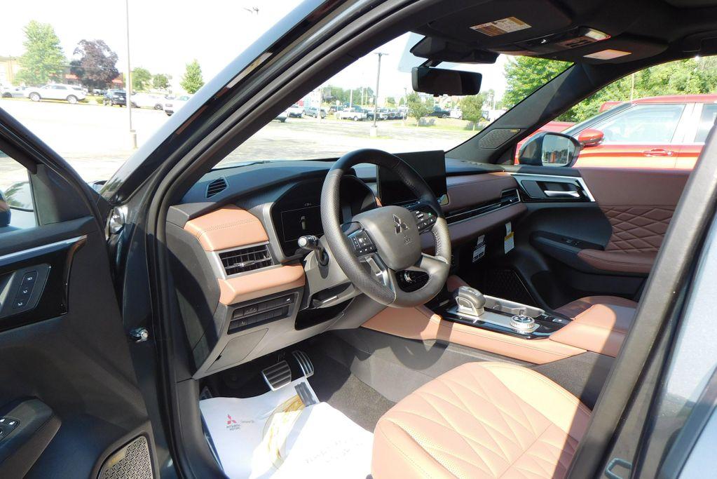 new 2025 Mitsubishi Outlander car, priced at $45,230