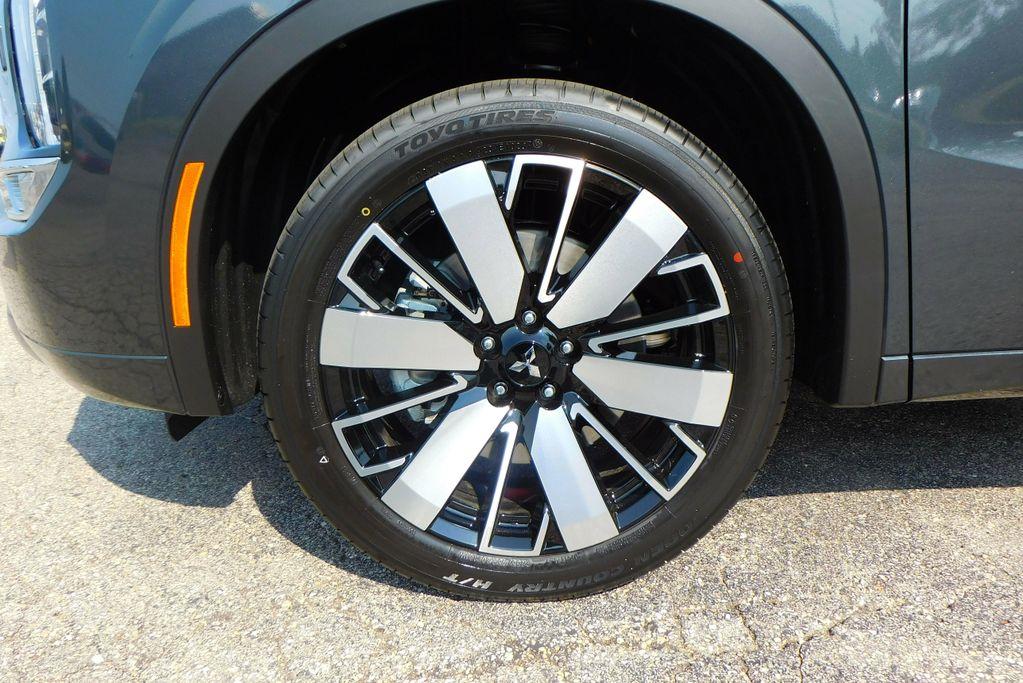 new 2025 Mitsubishi Outlander car, priced at $45,230