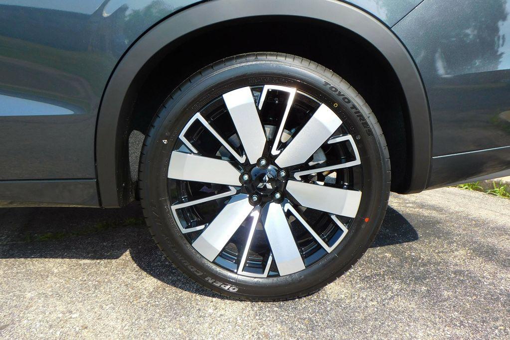 new 2025 Mitsubishi Outlander car, priced at $45,230