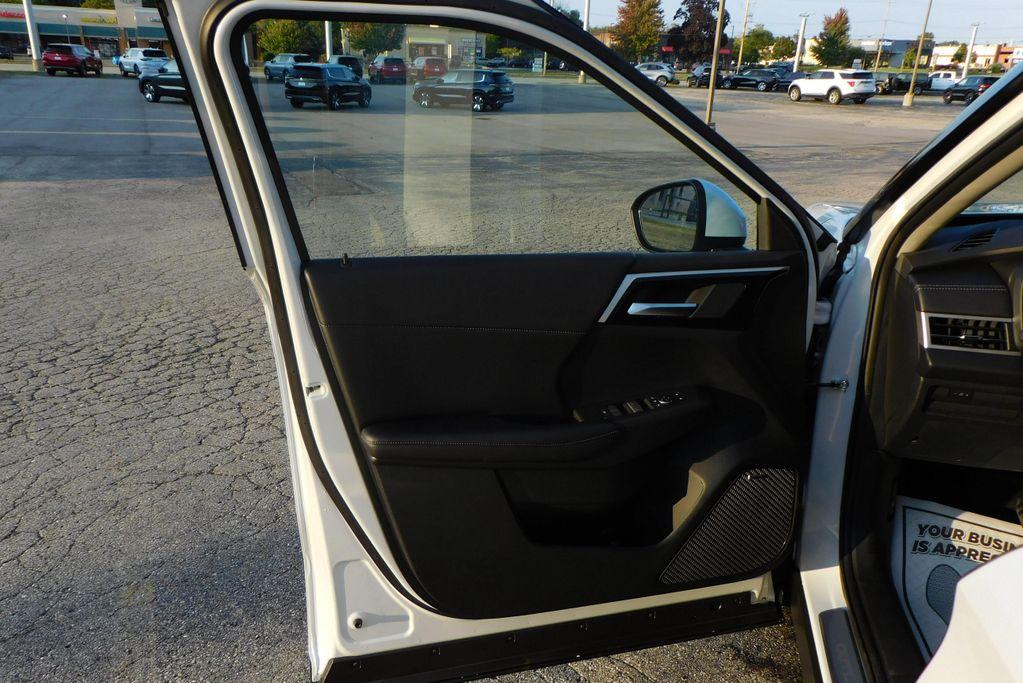 new 2025 Mitsubishi Outlander car, priced at $37,565