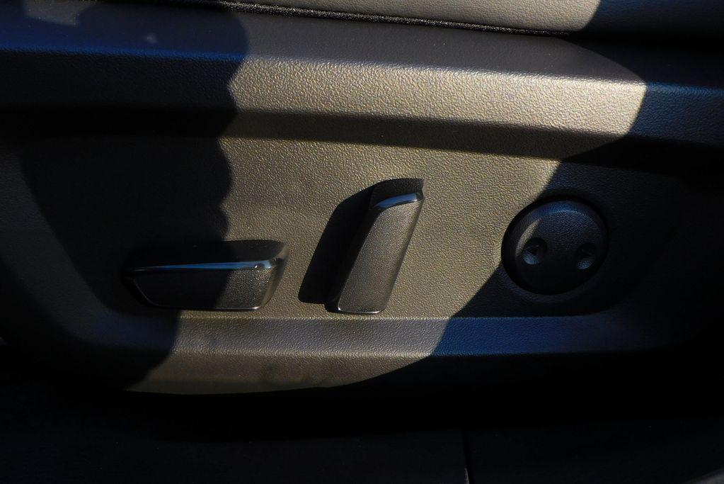 new 2025 Mitsubishi Outlander car, priced at $37,565