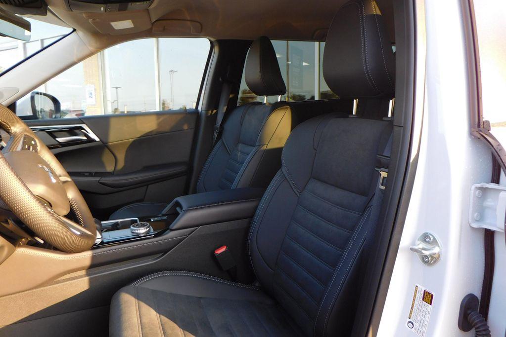 new 2025 Mitsubishi Outlander car, priced at $37,565