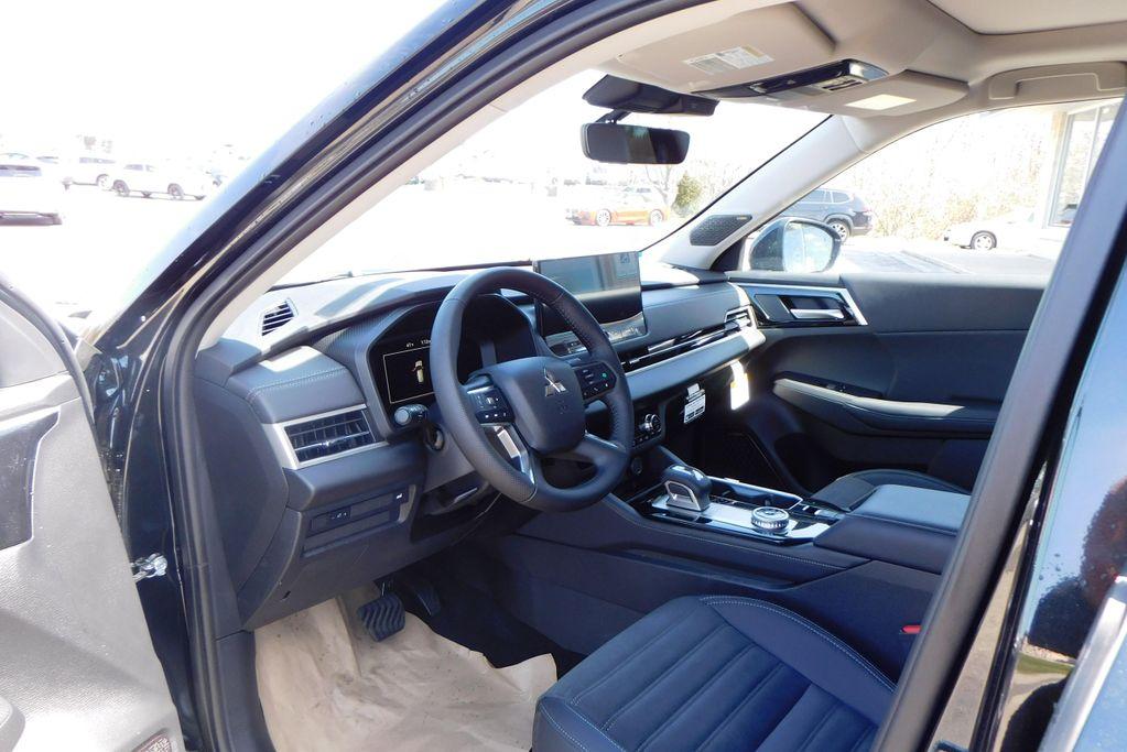 new 2025 Mitsubishi Outlander car, priced at $39,000
