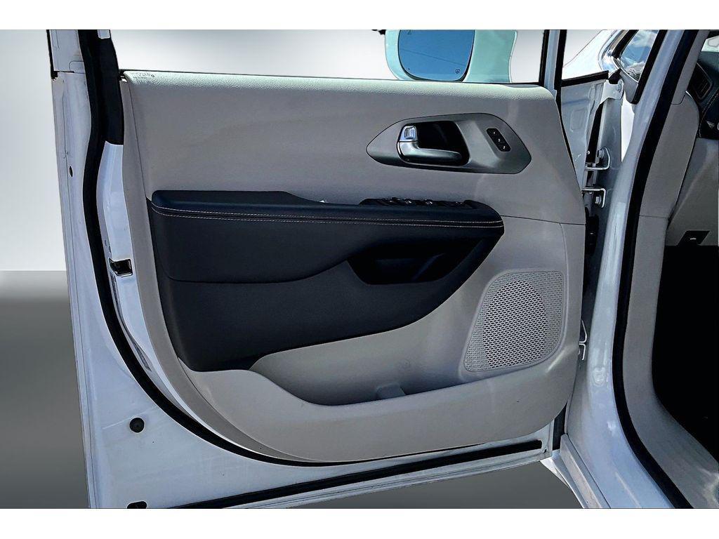 used 2022 Chrysler Pacifica car, priced at $28,052