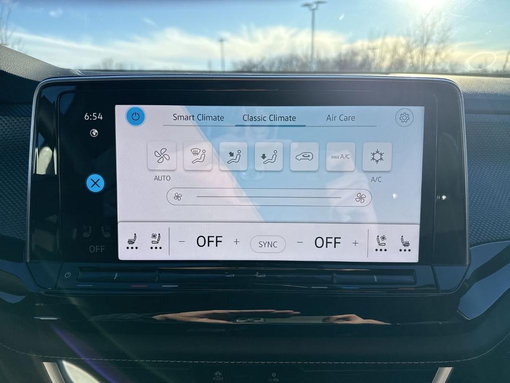 new 2026 Volkswagen Atlas Cross Sport car, priced at $51,421