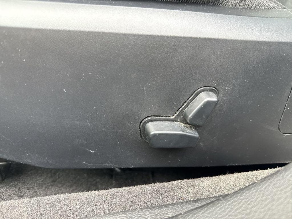 used 2011 Chrysler 200 car, priced at $9,495