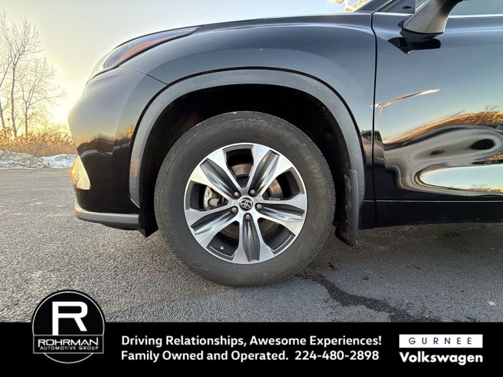 used 2020 Toyota Highlander car, priced at $28,450