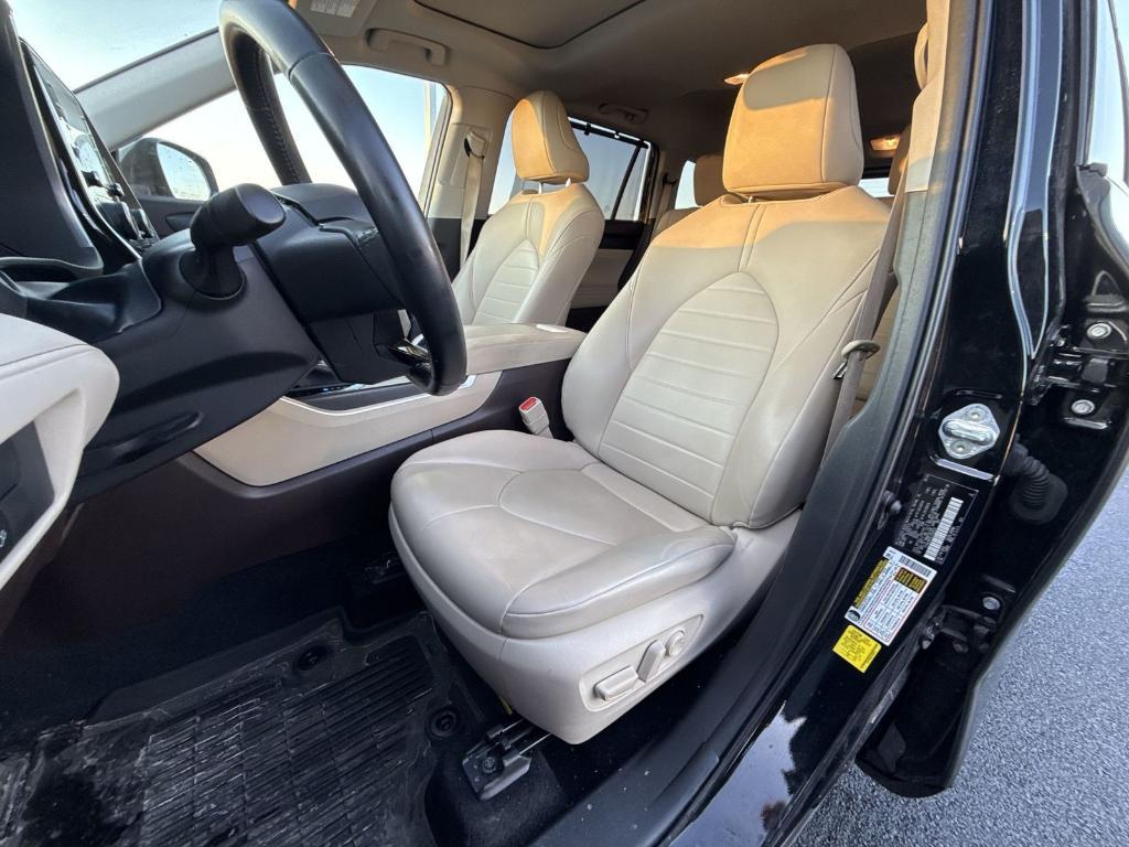 used 2020 Toyota Highlander car, priced at $28,450