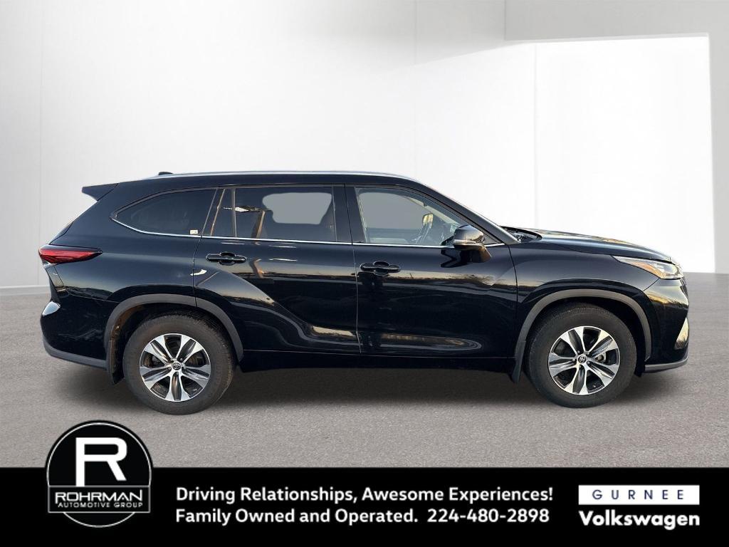 used 2020 Toyota Highlander car, priced at $28,450