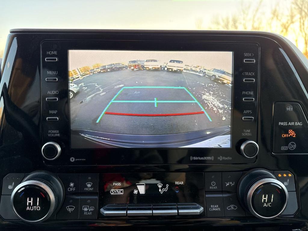 used 2020 Toyota Highlander car, priced at $28,450