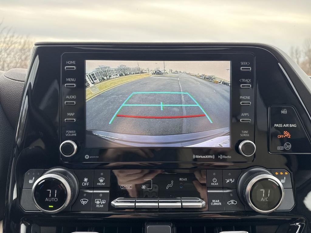 used 2020 Toyota Highlander car, priced at $27,895