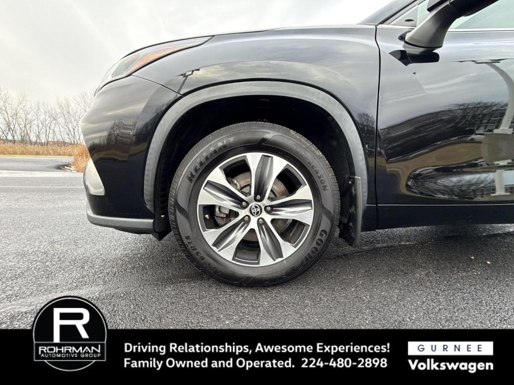 used 2020 Toyota Highlander car, priced at $27,895
