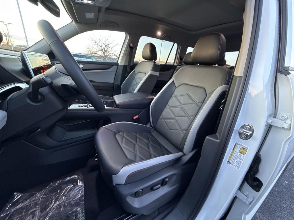 new 2026 Volkswagen Atlas car, priced at $46,681