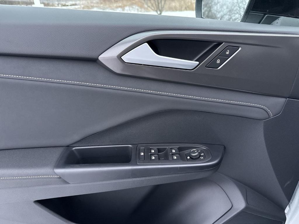 new 2026 Volkswagen Taos car, priced at $34,771