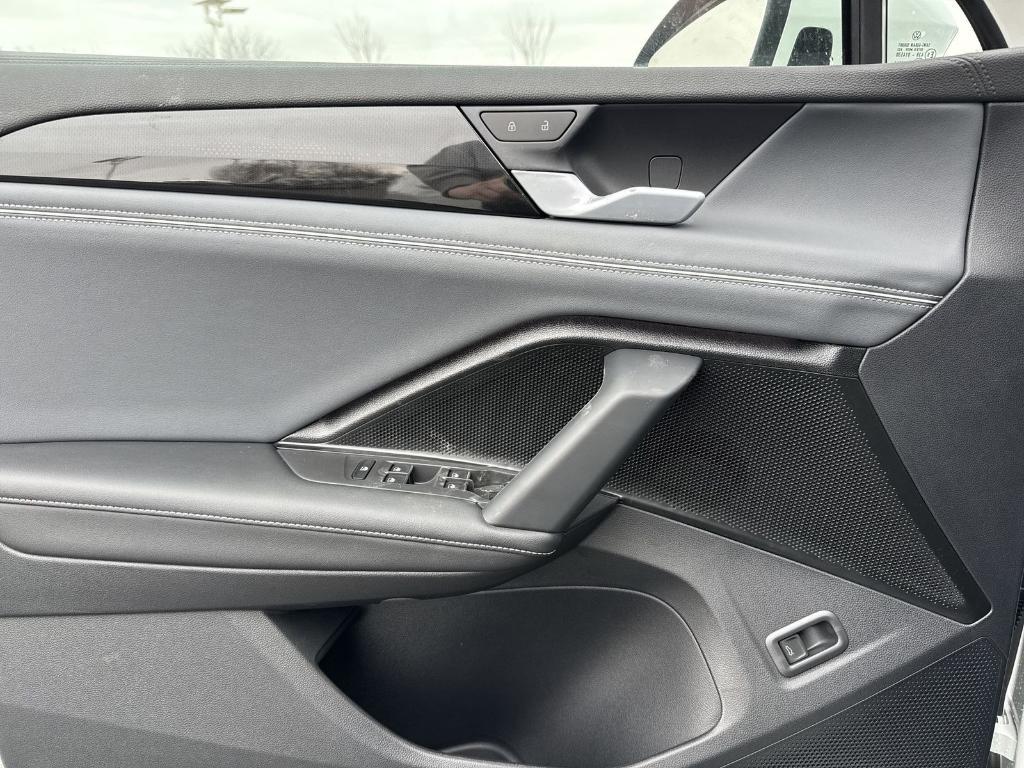 new 2026 Volkswagen Tiguan car, priced at $41,993