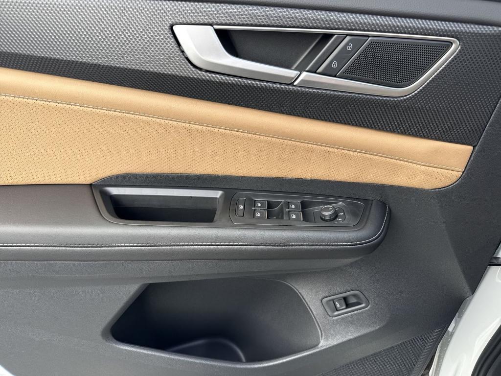 new 2026 Volkswagen Atlas Cross Sport car, priced at $48,277