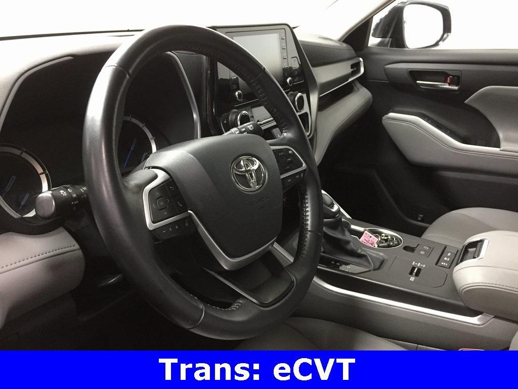 used 2022 Toyota Highlander Hybrid car, priced at $33,995