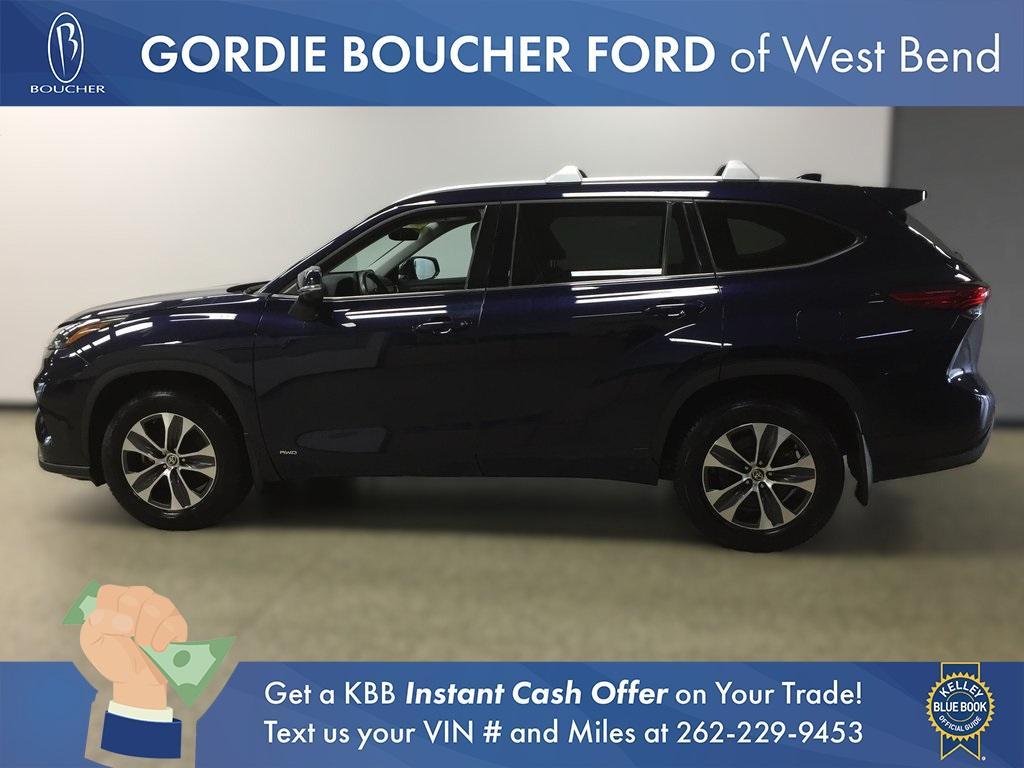 used 2022 Toyota Highlander Hybrid car, priced at $33,995