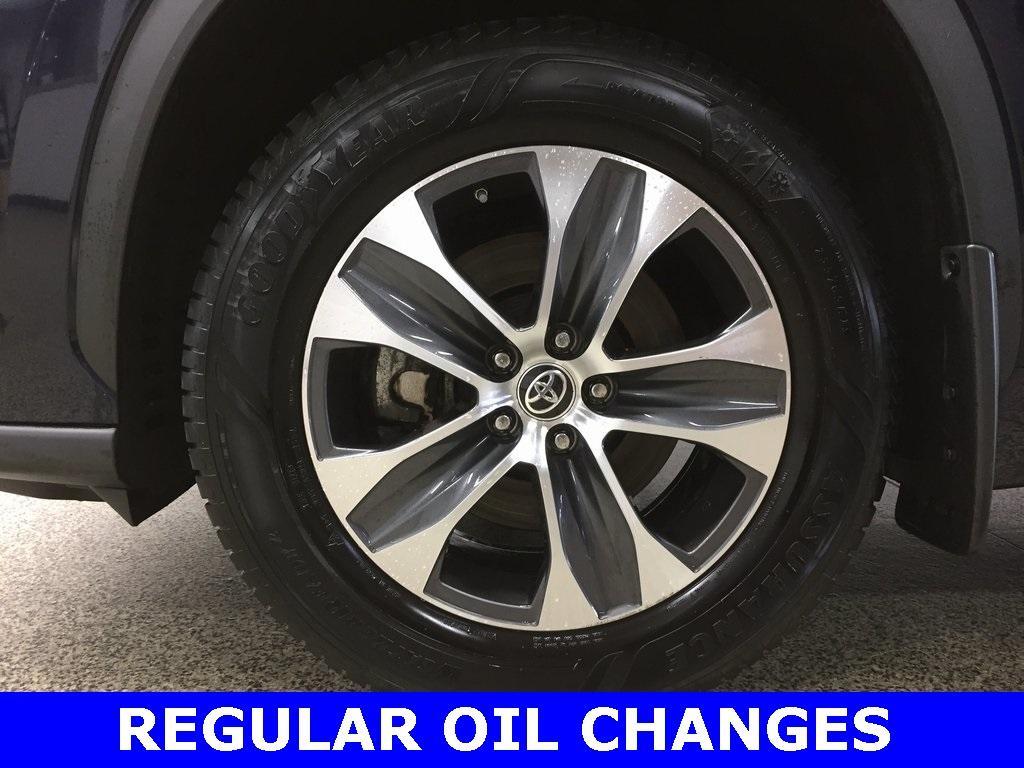 used 2022 Toyota Highlander Hybrid car, priced at $33,995