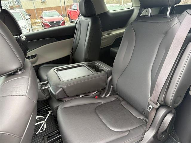 used 2024 Kia Carnival car, priced at $31,991