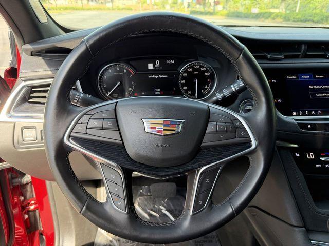 used 2024 Cadillac XT5 car, priced at $35,991