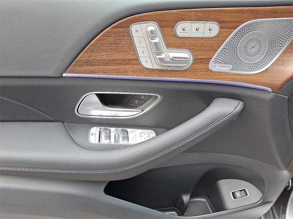 new 2025 Mercedes-Benz GLS 450 car, priced at $96,495