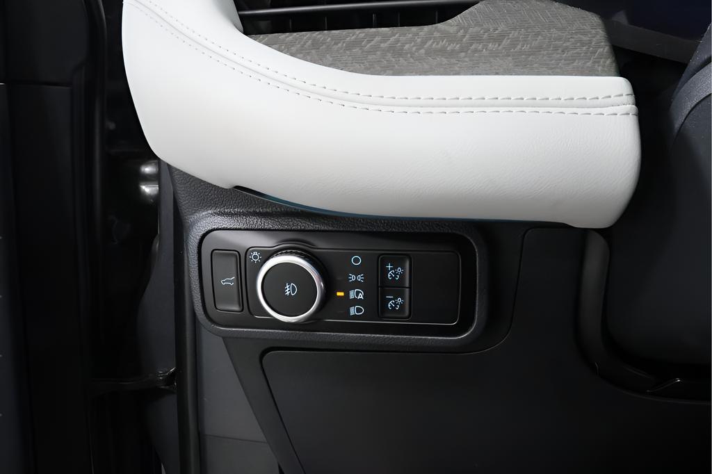 used 2025 Ford Explorer car, priced at $43,070
