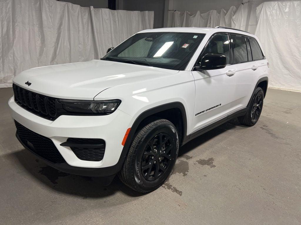used 2025 Jeep Grand Cherokee car, priced at $33,599