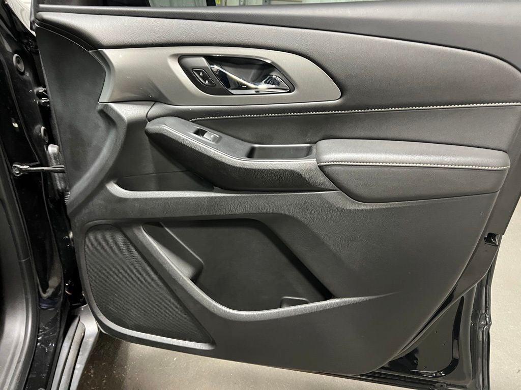 used 2023 Chevrolet Traverse car, priced at $29,943