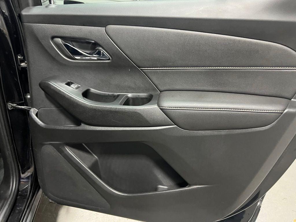 used 2023 Chevrolet Traverse car, priced at $29,943