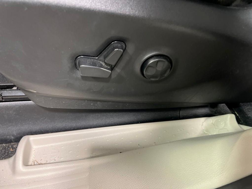 used 2023 Chrysler Pacifica car, priced at $21,952