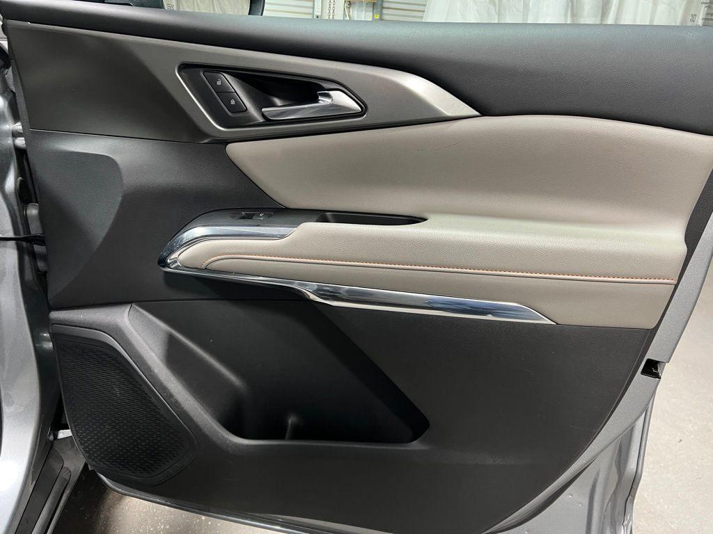 used 2025 Chevrolet Traverse car, priced at $34,989