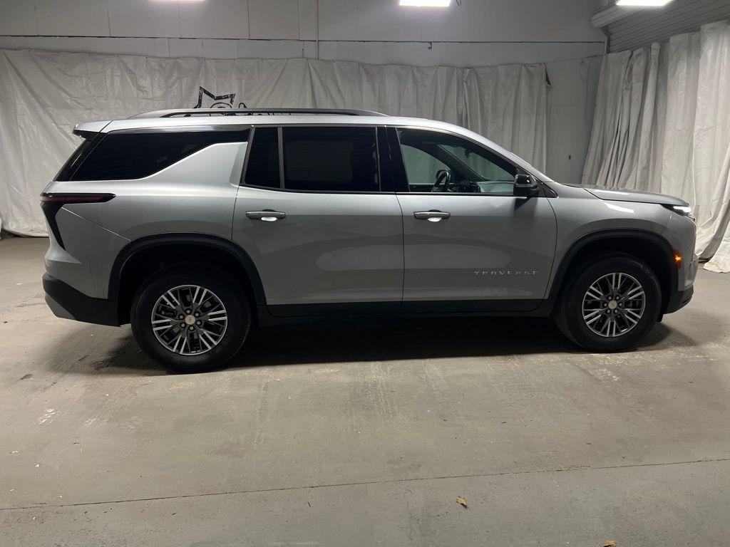 used 2025 Chevrolet Traverse car, priced at $34,989