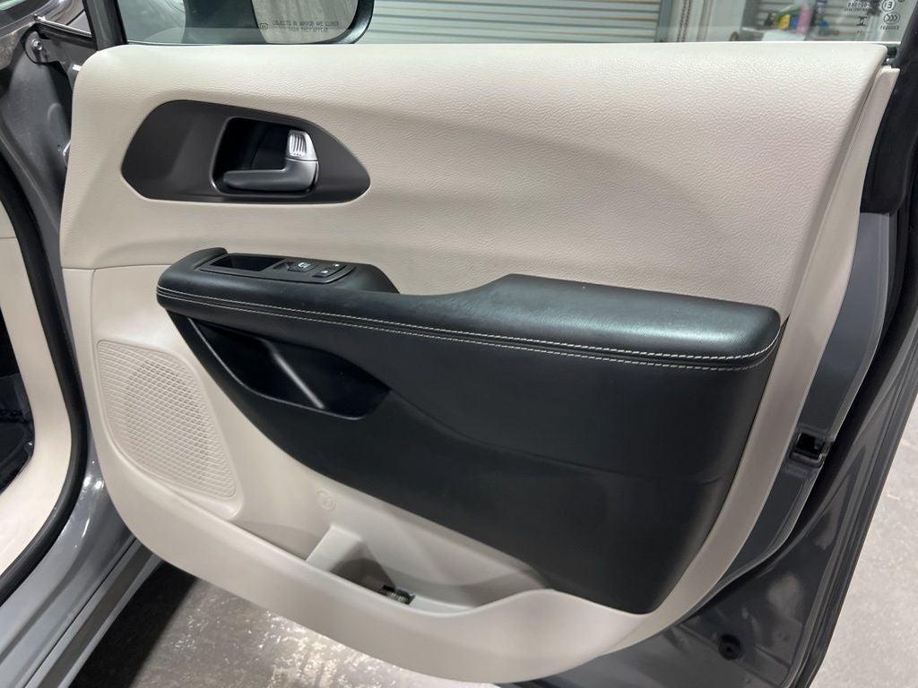 used 2023 Chrysler Pacifica car, priced at $23,200