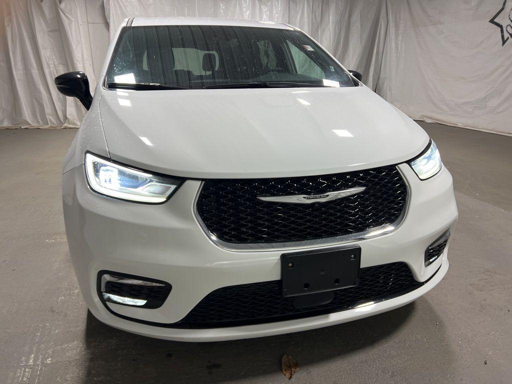 used 2025 Chrysler Pacifica car, priced at $28,273