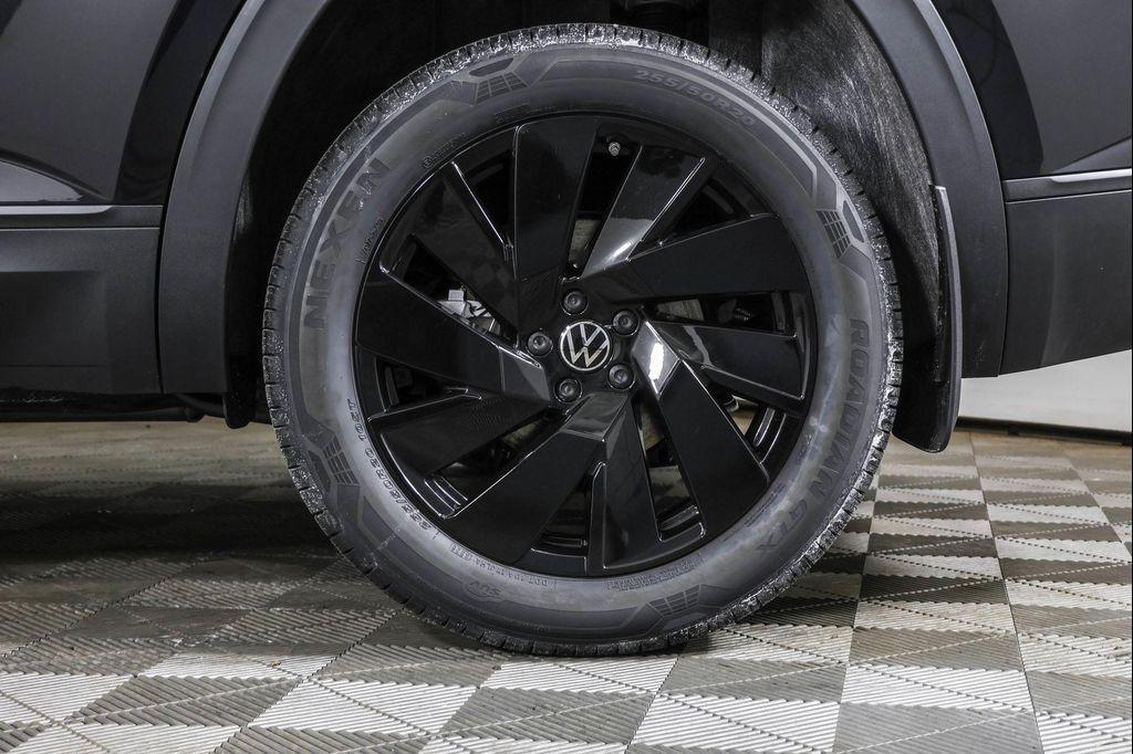 new 2026 Volkswagen Atlas Cross Sport car, priced at $44,425