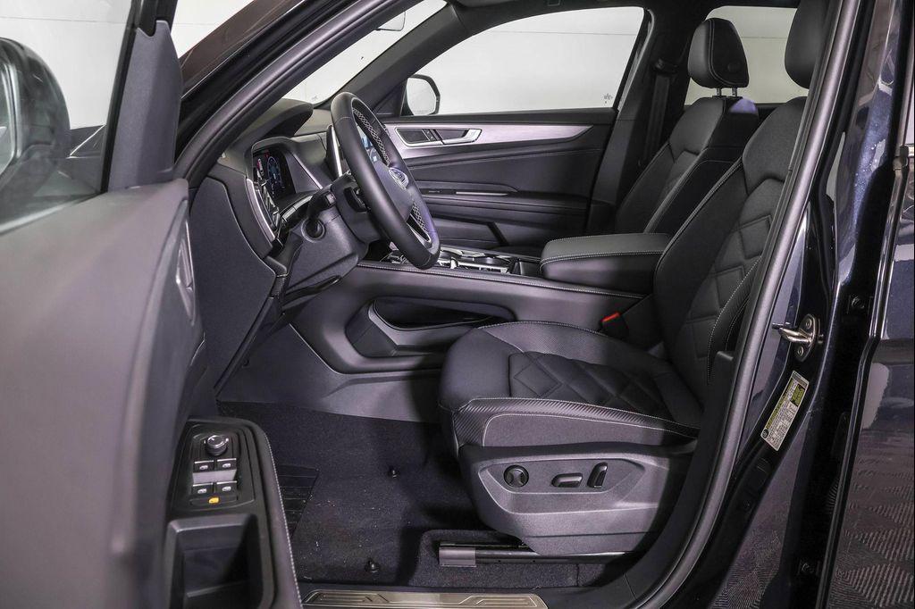 new 2026 Volkswagen Atlas Cross Sport car, priced at $44,425