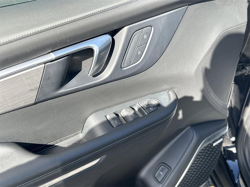 used 2025 Buick Enclave car, priced at $39,381