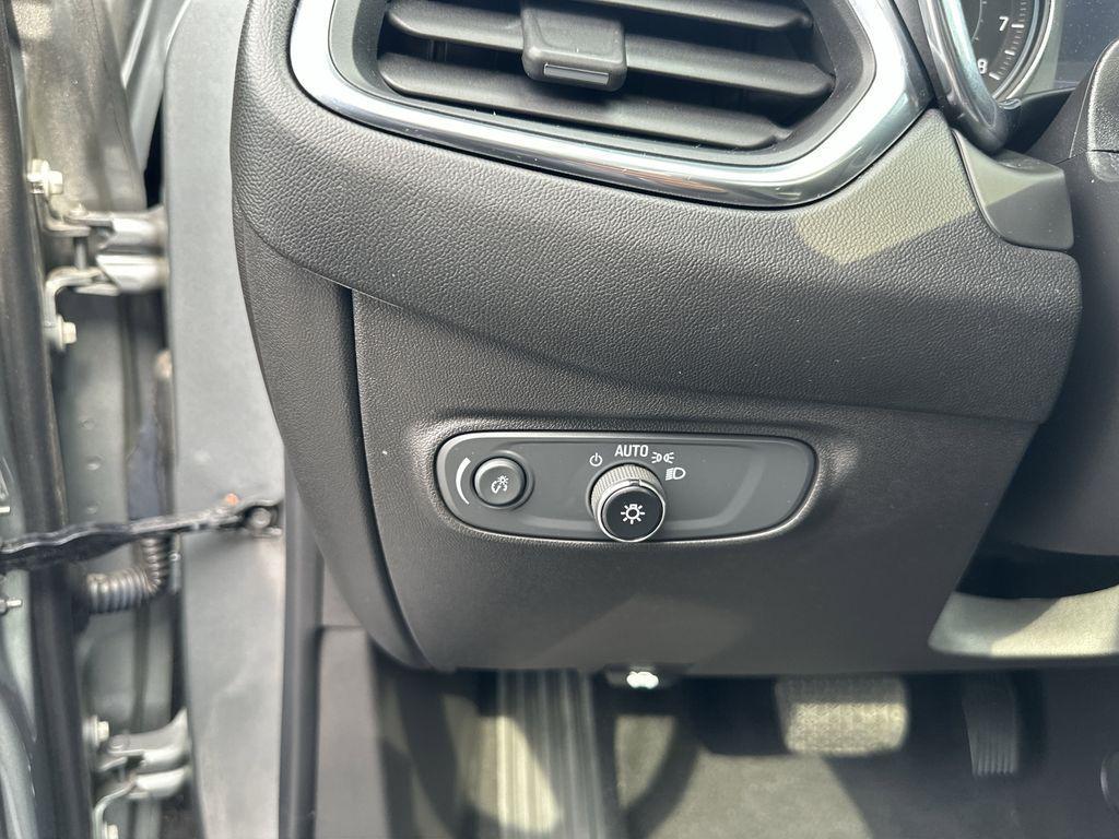 used 2023 Chevrolet Equinox car, priced at $22,999