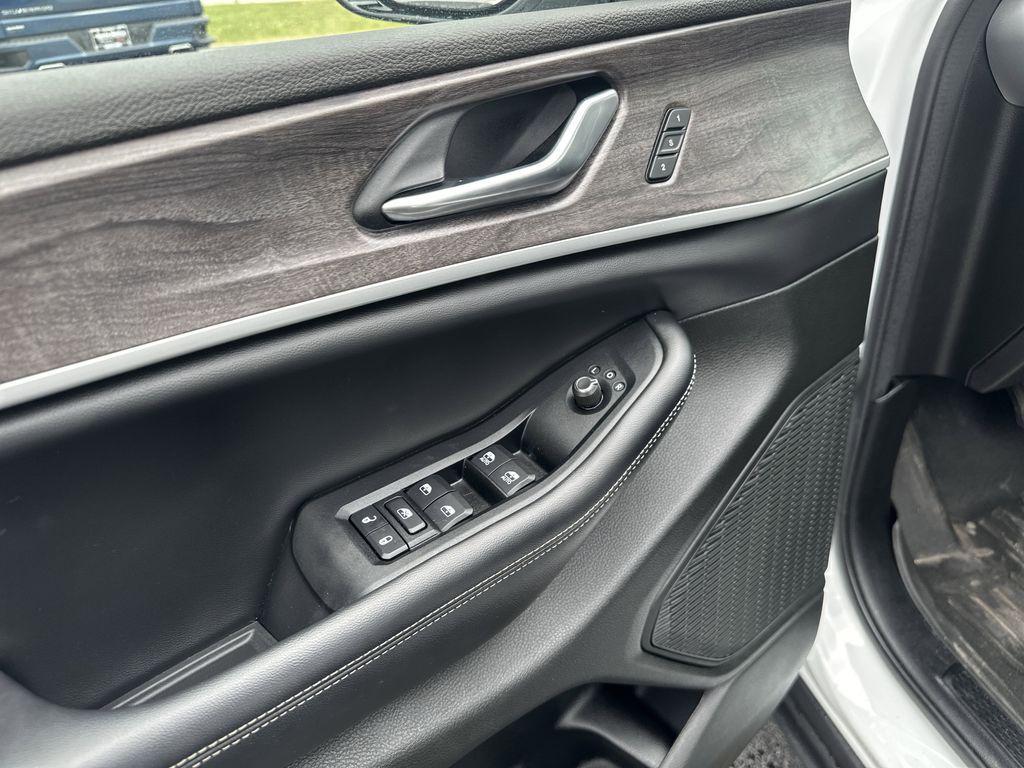 used 2023 Jeep Grand Cherokee L car, priced at $30,977