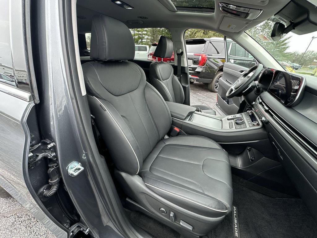 used 2025 Hyundai Palisade car, priced at $41,987