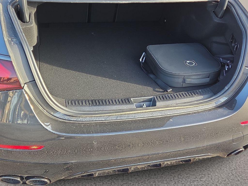 Mercedes-Benz E-Class view 11