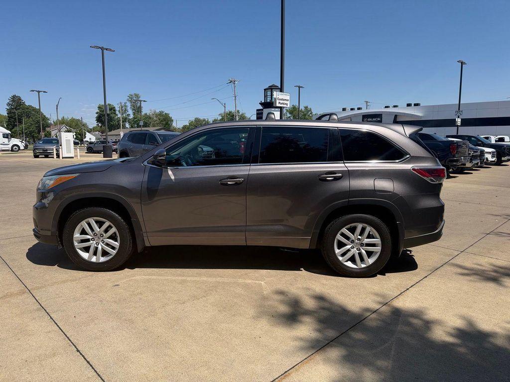used 2015 Toyota Highlander car, priced at $14,500