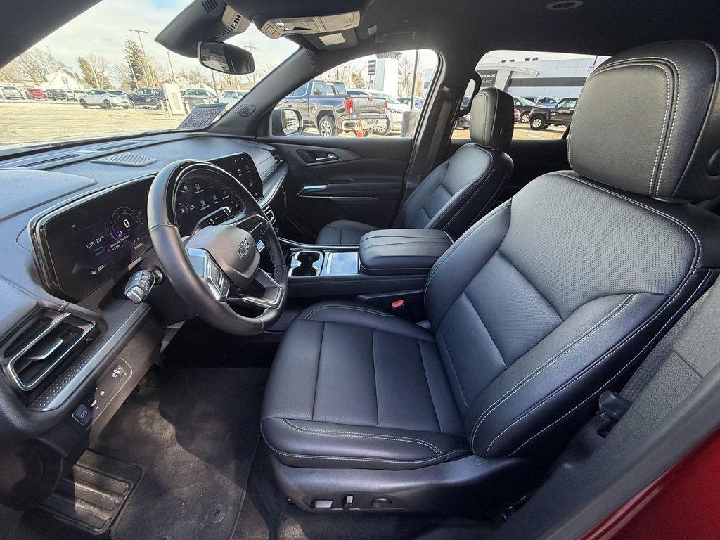 used 2024 Chevrolet Traverse car, priced at $33,900