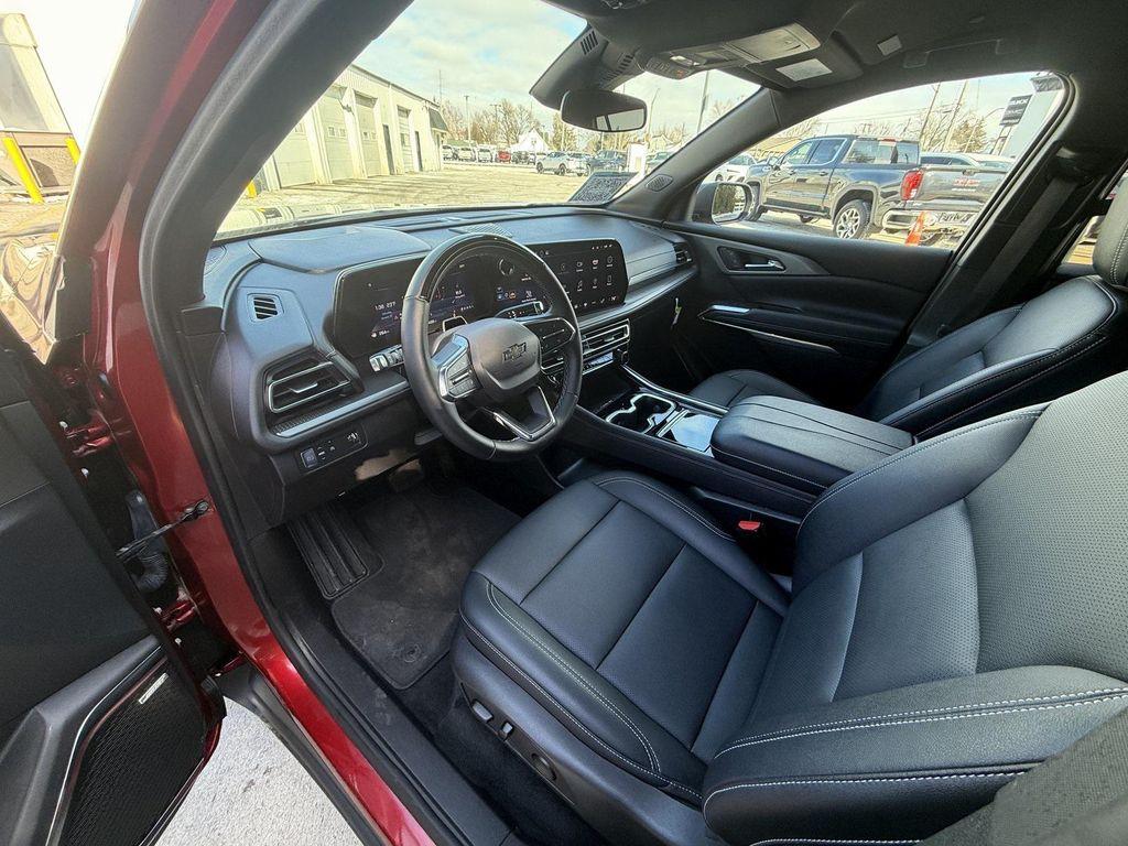 used 2024 Chevrolet Traverse car, priced at $33,900