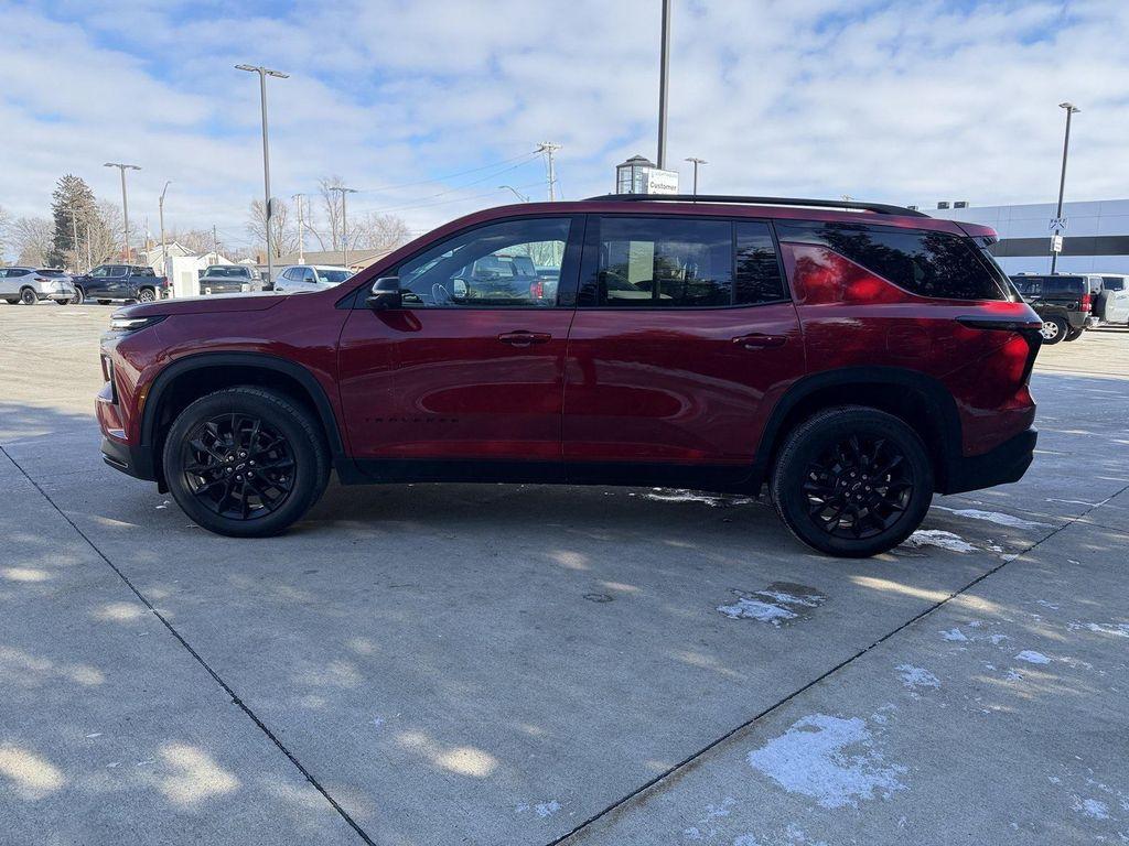 used 2024 Chevrolet Traverse car, priced at $33,900